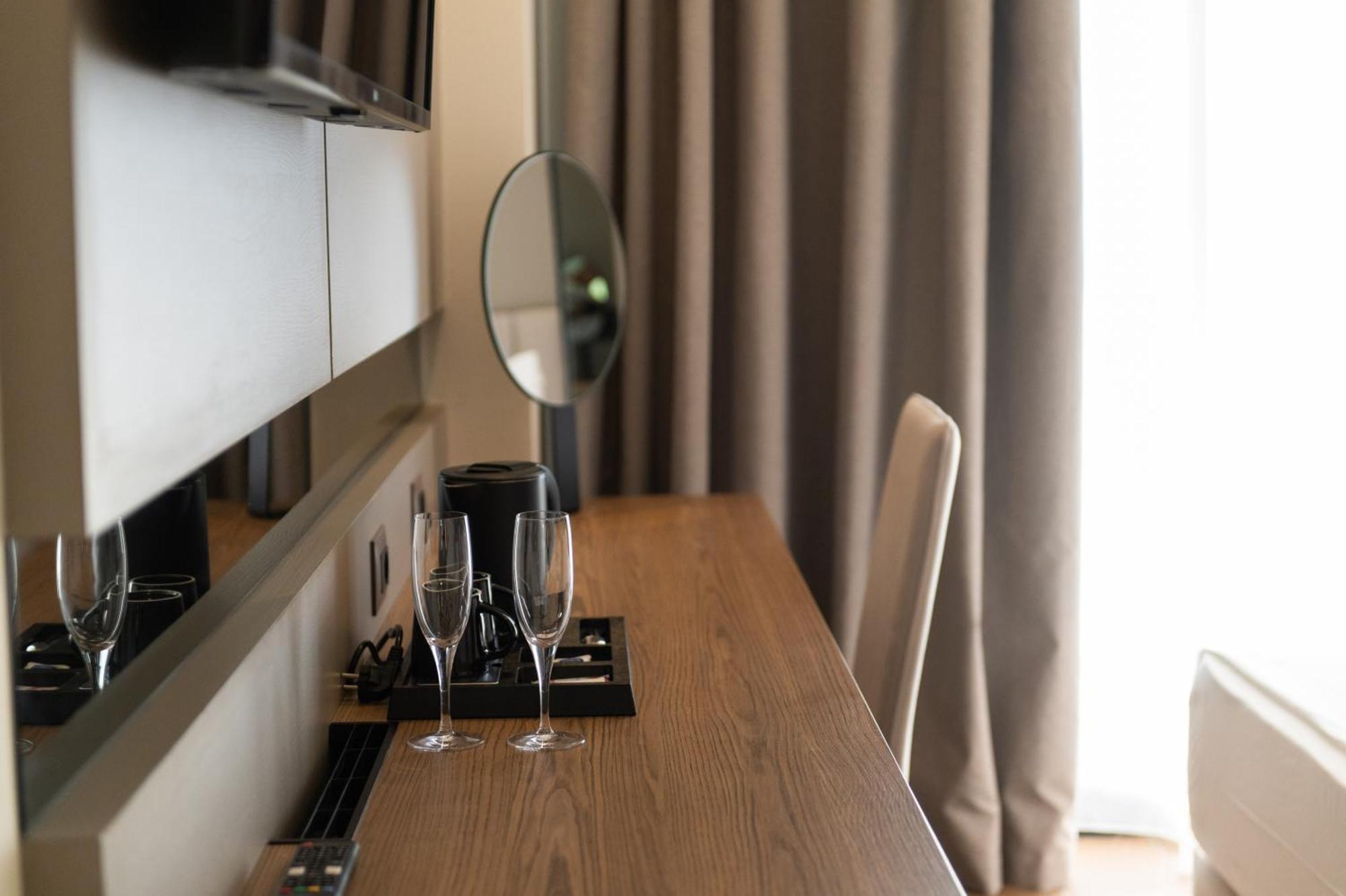 Jost Caravel Otel Radhimë Dış mekan fotoğraf