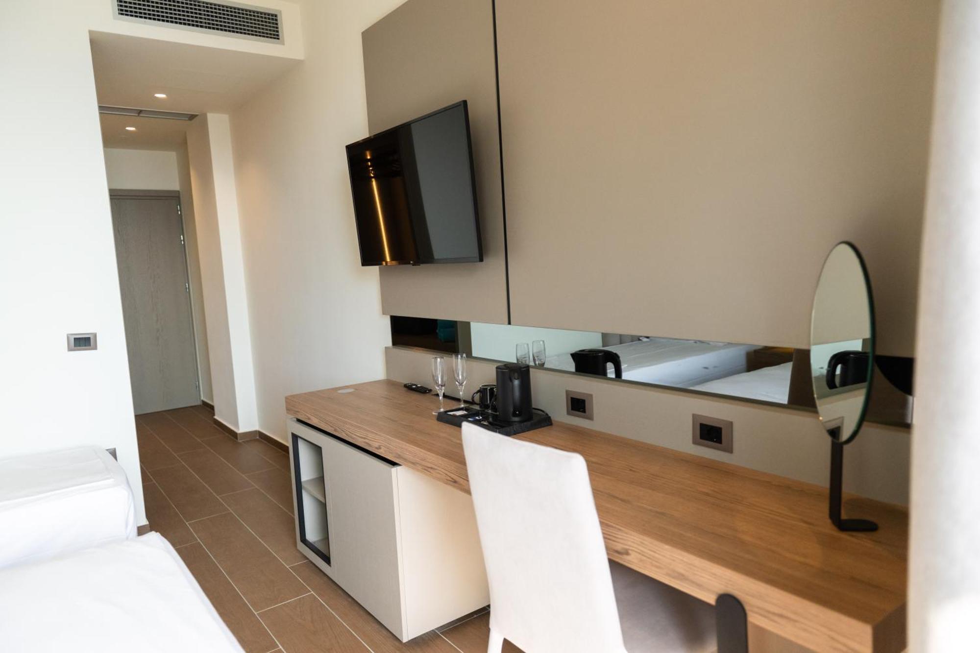 Jost Caravel Otel Radhimë Dış mekan fotoğraf